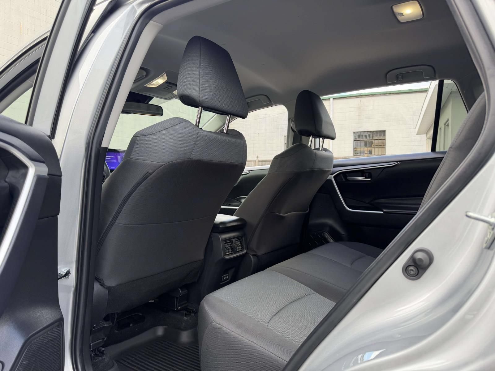 Used 2024 Toyota RAV4 XLE AWD/4WD image 19