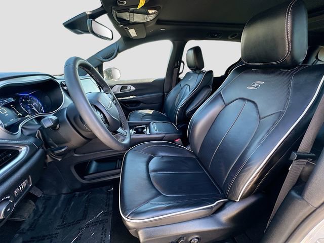 Used 2025 Chrysler Pacifica Limited image 20
