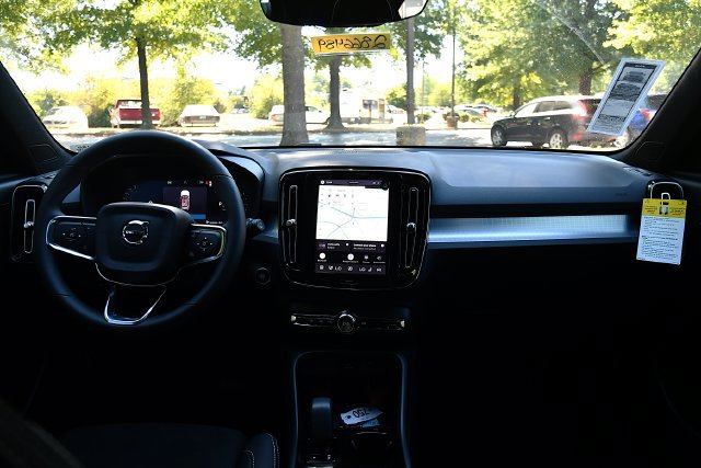 New 2026 Volvo XC40 B5 Ultra w/ Protection Package Premier AWD/4WD image 19