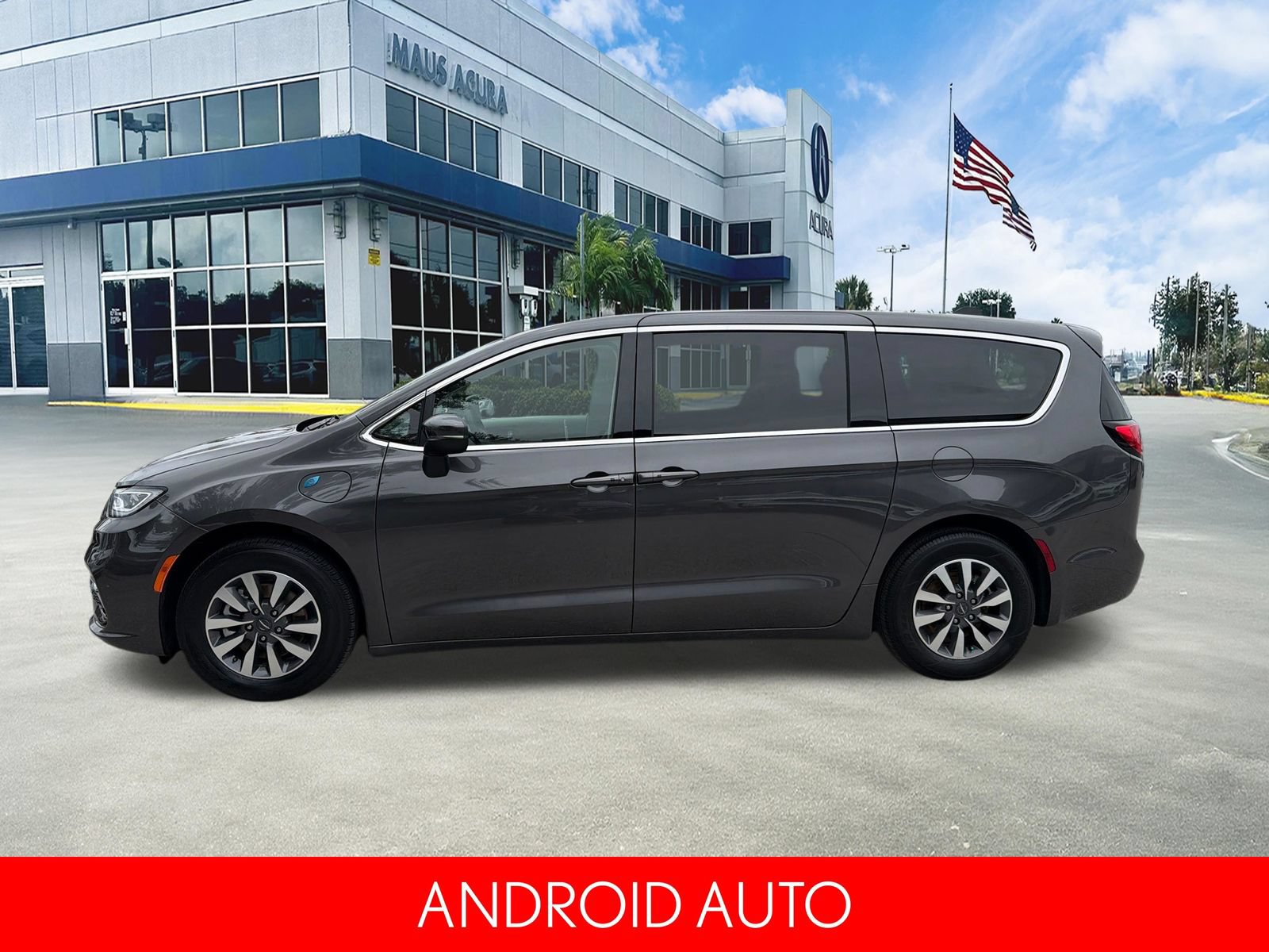 Used 2023 Chrysler Pacifica Touring-L FWD image 7