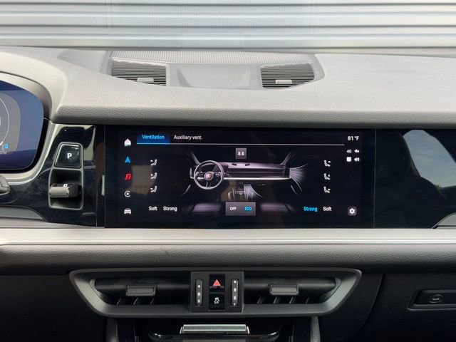 Used 2024 Porsche Cayenne image 21
