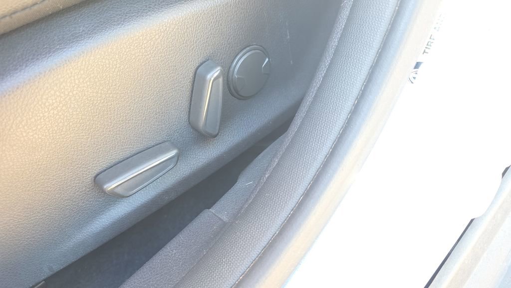 Used 2016 Ford Focus Titanium FWD image 15