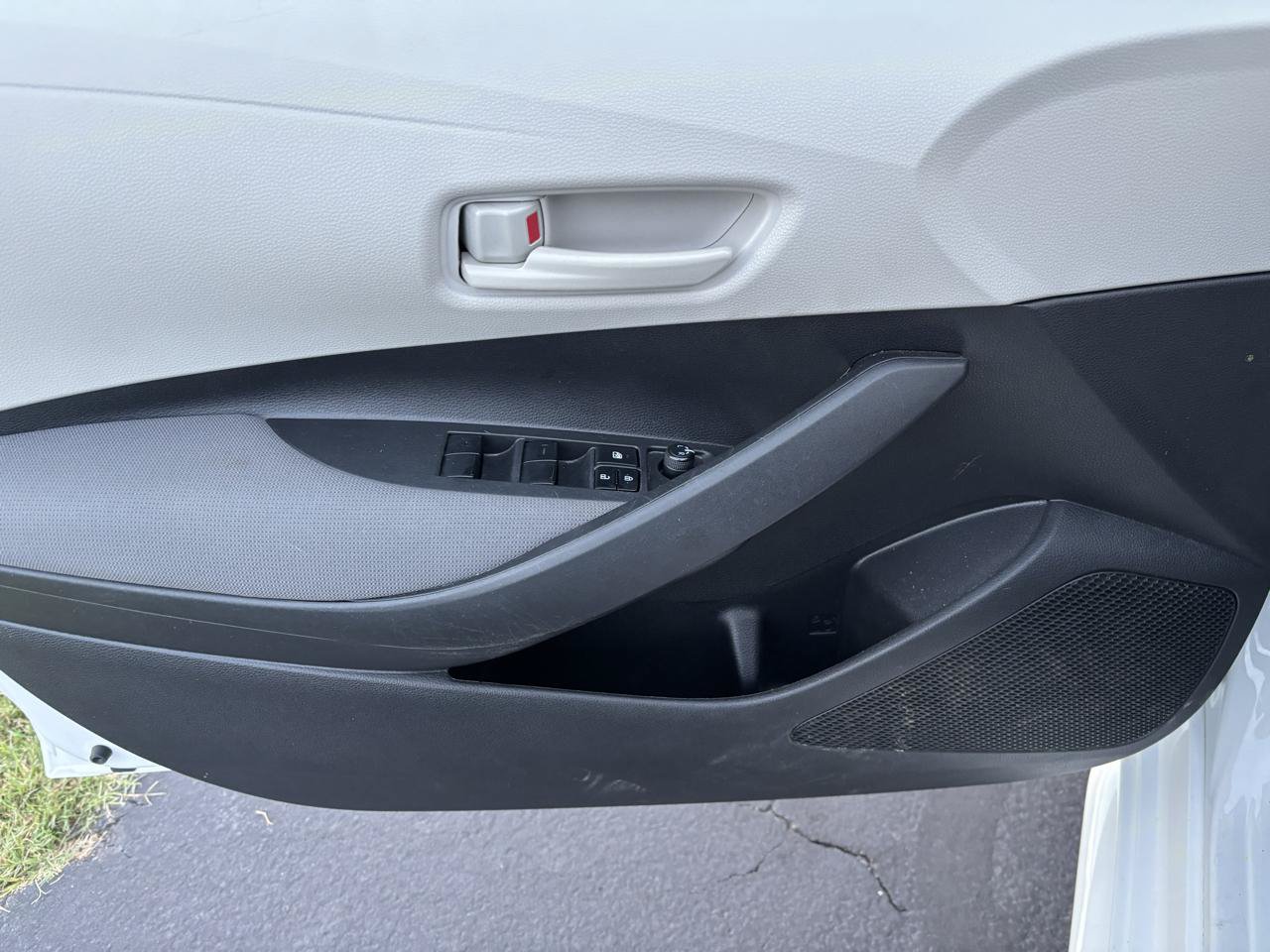 Used 2022 Toyota Corolla LE FWD image 13
