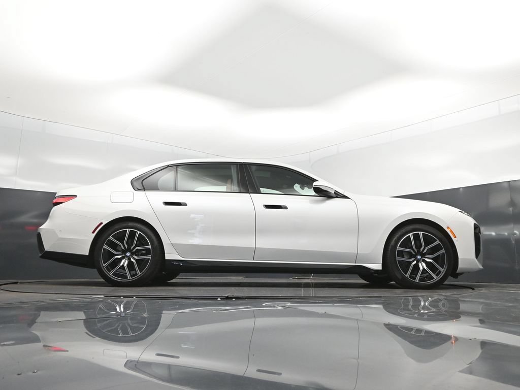 Used 2026 BMW 740i RWD image 43