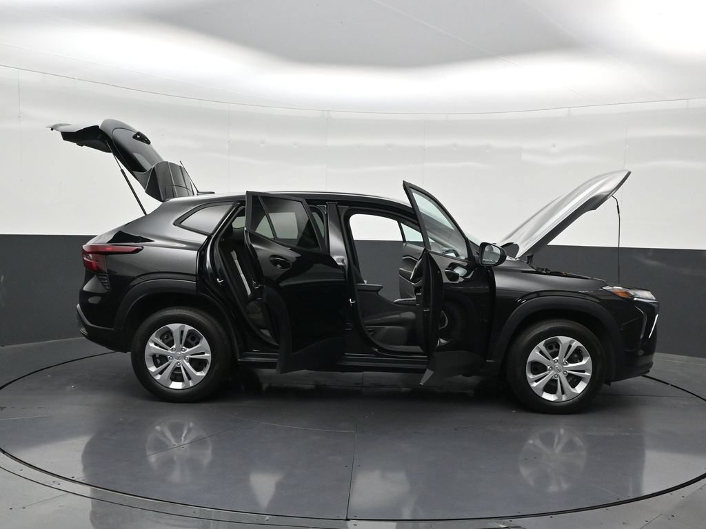 Used 2024 Chevrolet Trax LS FWD image 32