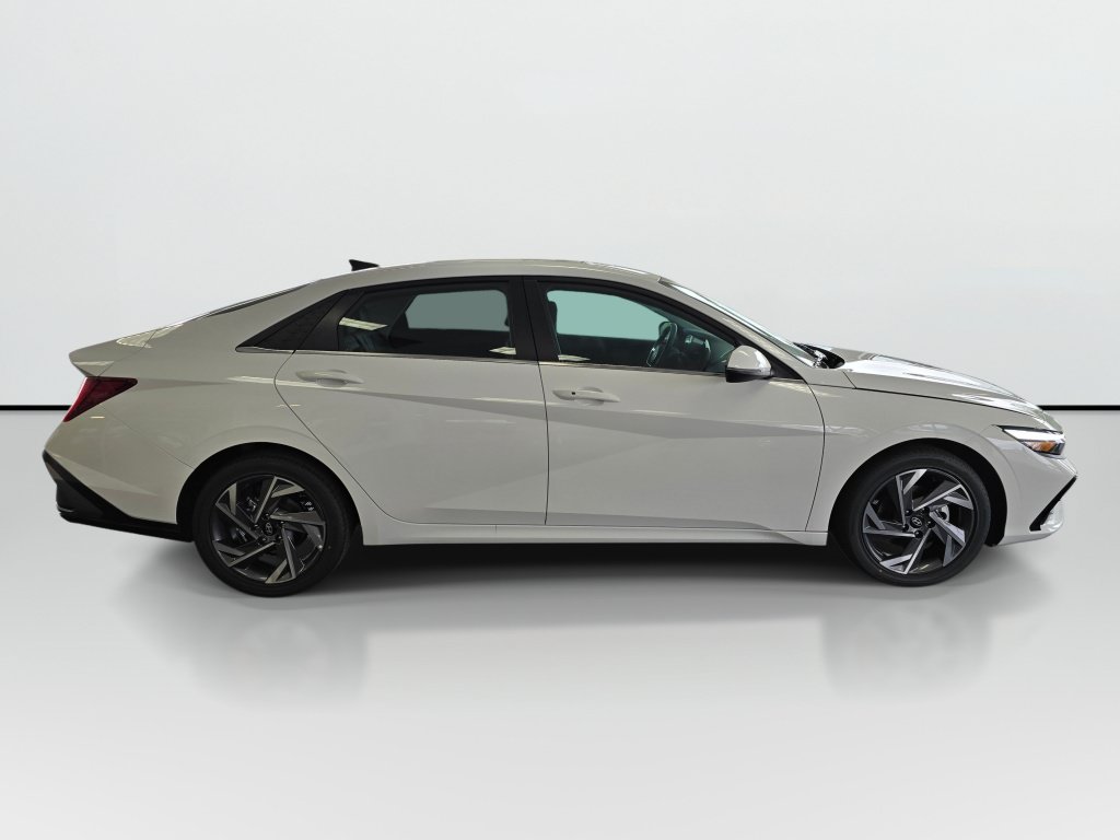 New 2026 Hyundai Elantra Limited FWD image 2
