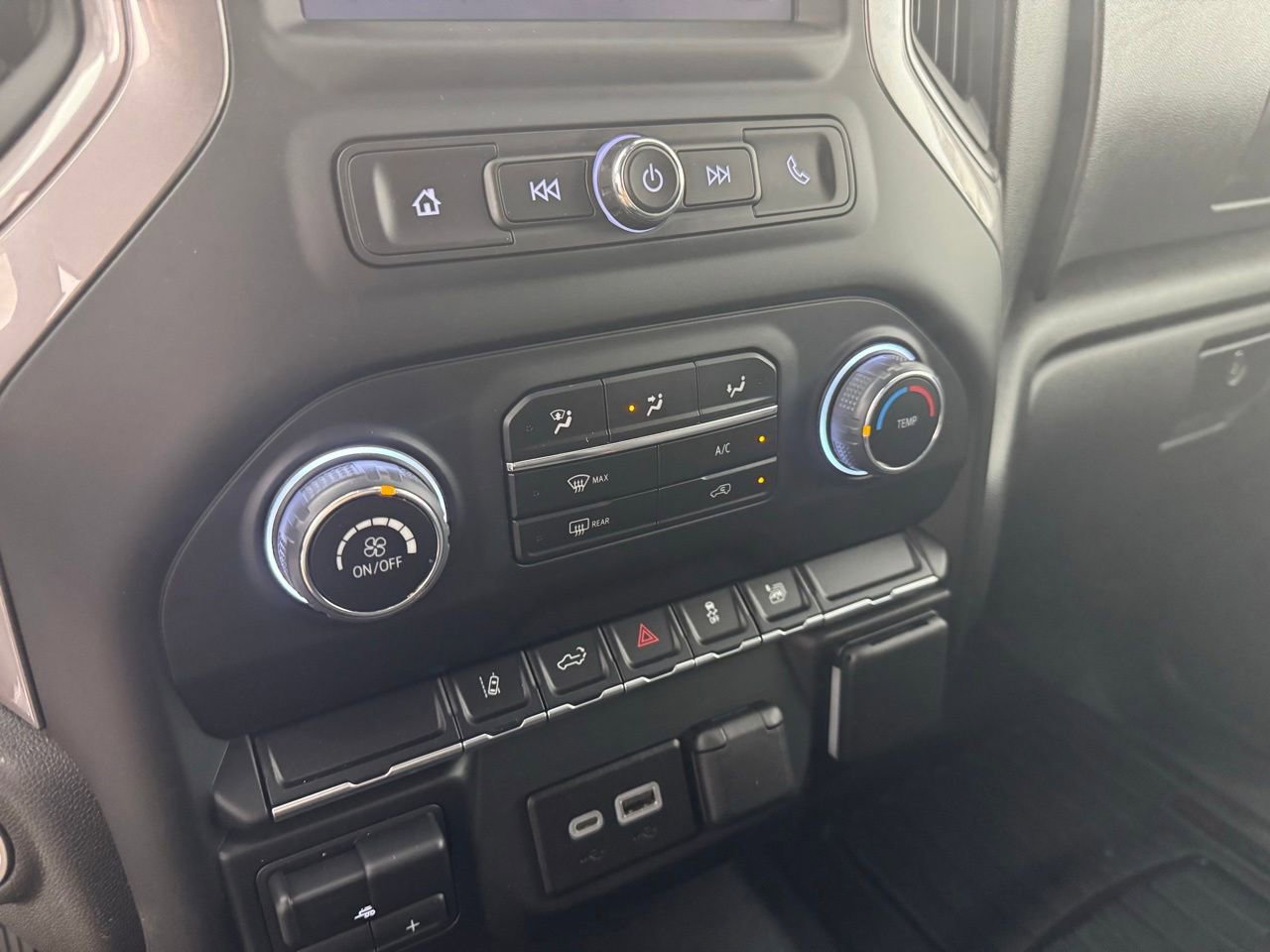 Used 2024 Chevrolet Silverado 2500 Custom w/ Custom Convenience Package image 14