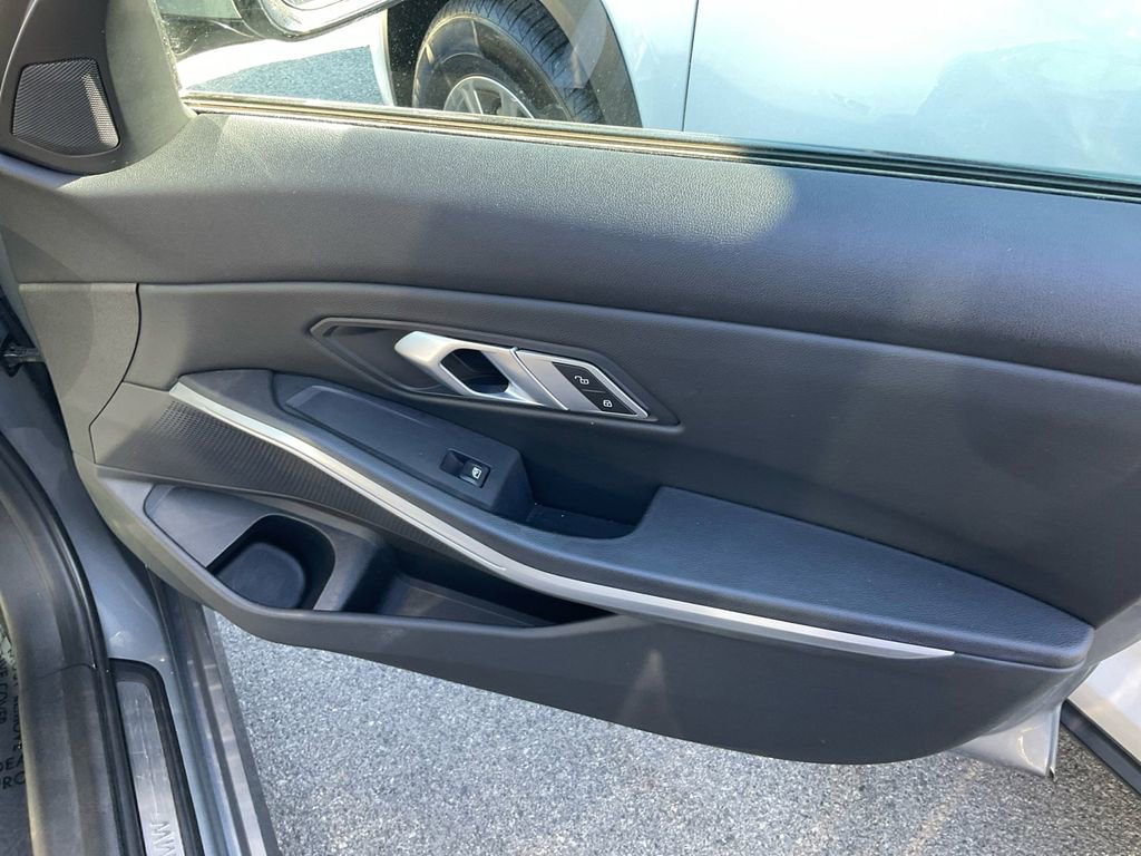 Used 2023 BMW 330e image 27