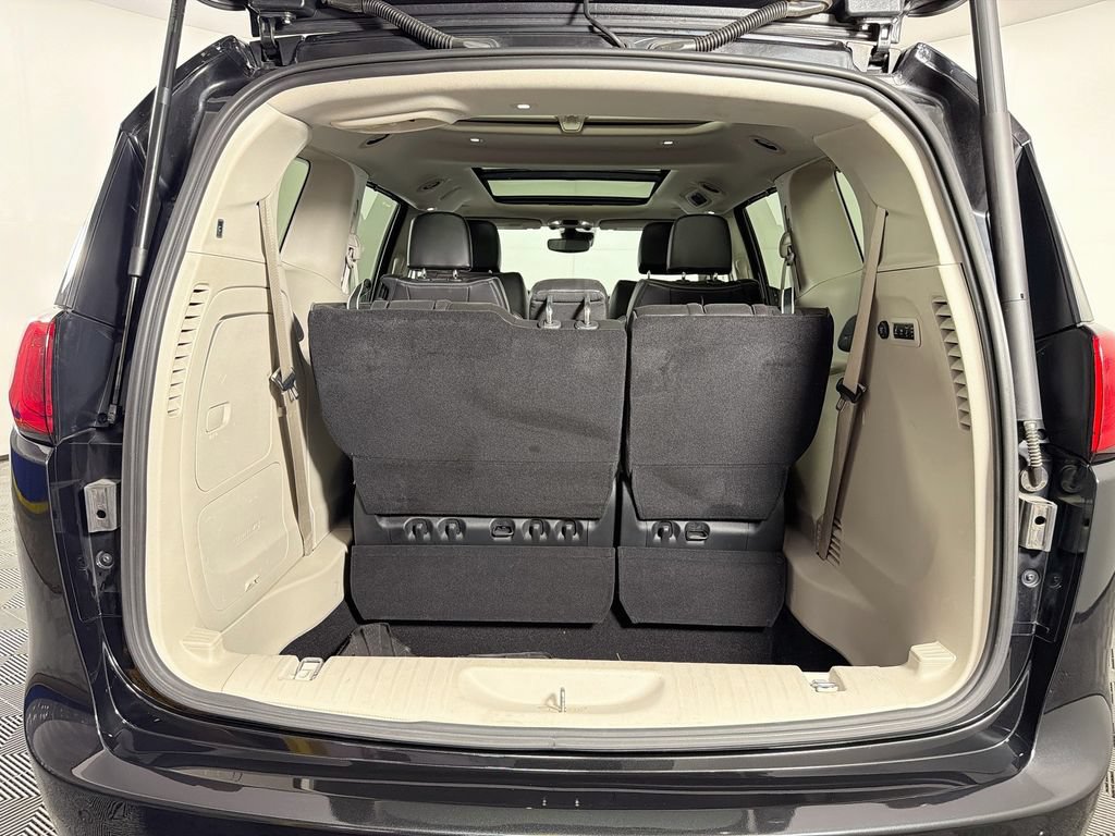Used 2020 Chrysler Pacifica Limited w/ Advanced Safetytec Group FWD image 27