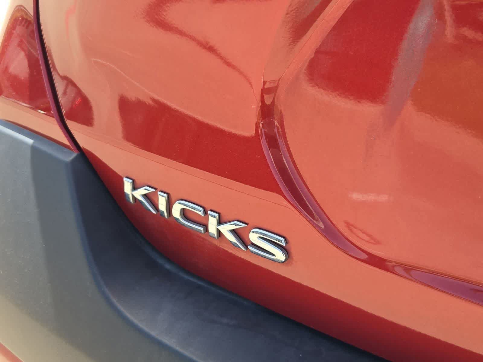 Used 2018 Nissan Kicks SR FWD image 11