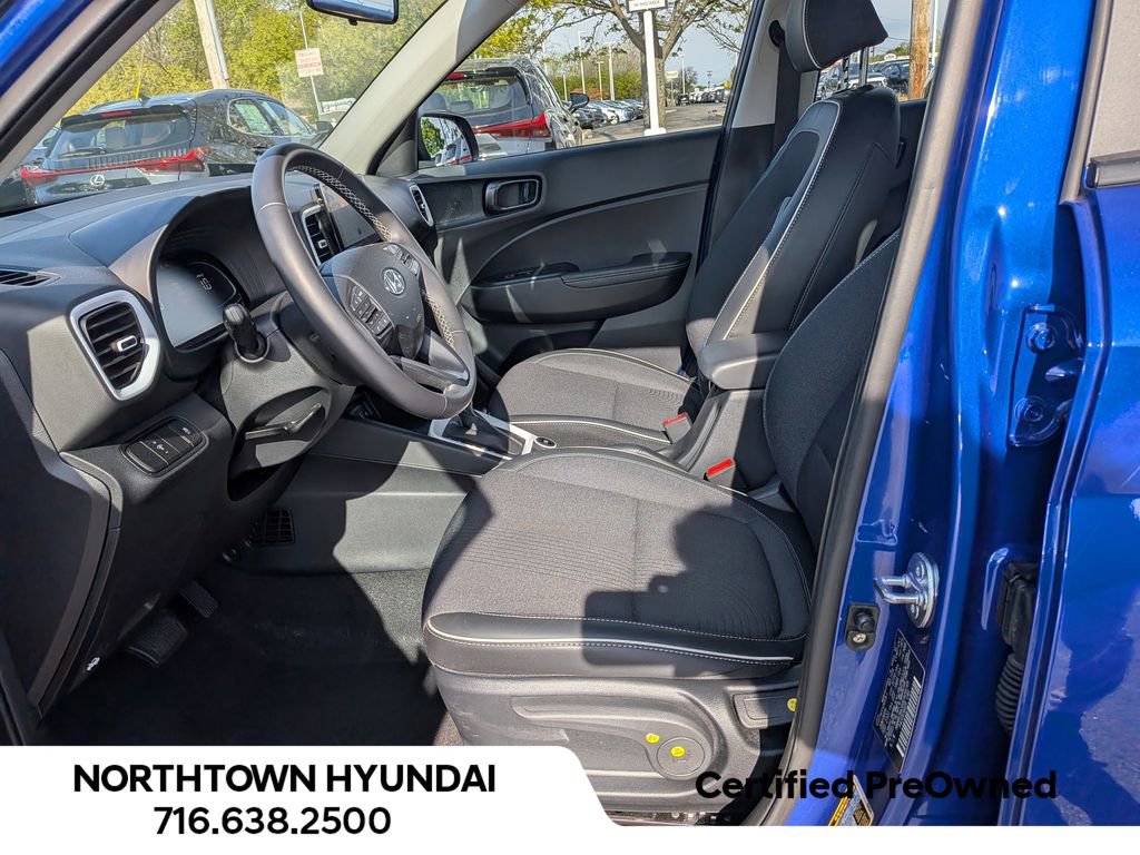 Used 2025 Hyundai Venue Limited FWD image 11