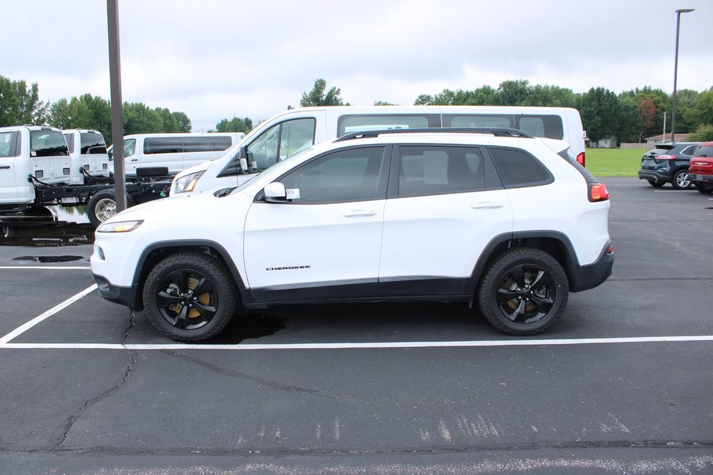 Used 2018 Jeep Cherokee Latitude w/ Altitude Package AWD/4WD image 8