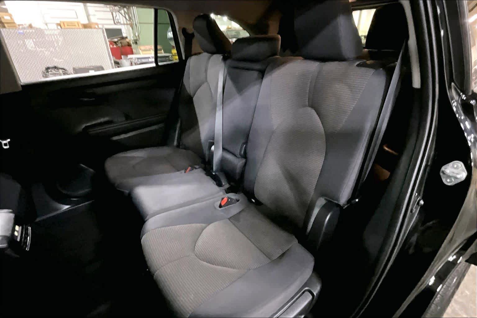 Used 2023 Toyota Highlander LE AWD/4WD image 21