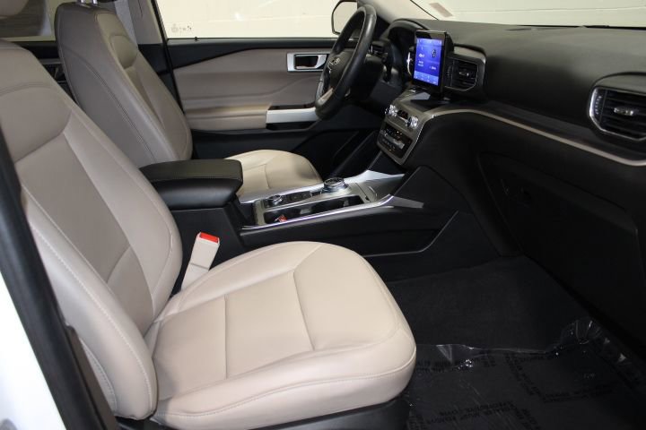 Used 2022 Ford Explorer XLT w/ Equipment Group 202A image 22