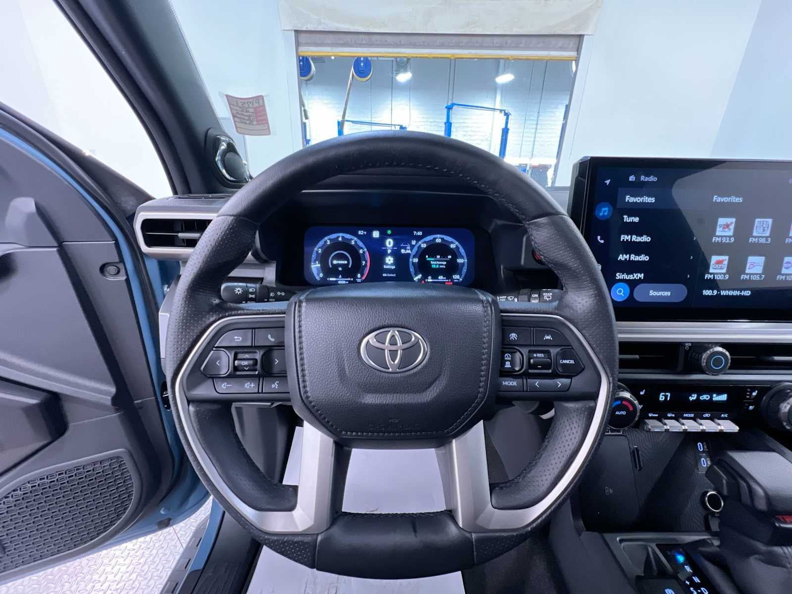 Used 2025 Toyota 4Runner TRD Off-Road Premium AWD/4WD image 15