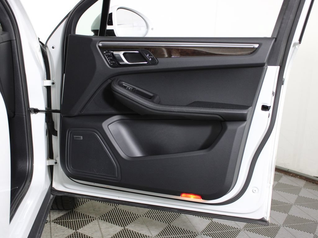 Certified 2021 Porsche Macan AWD/4WD image 40