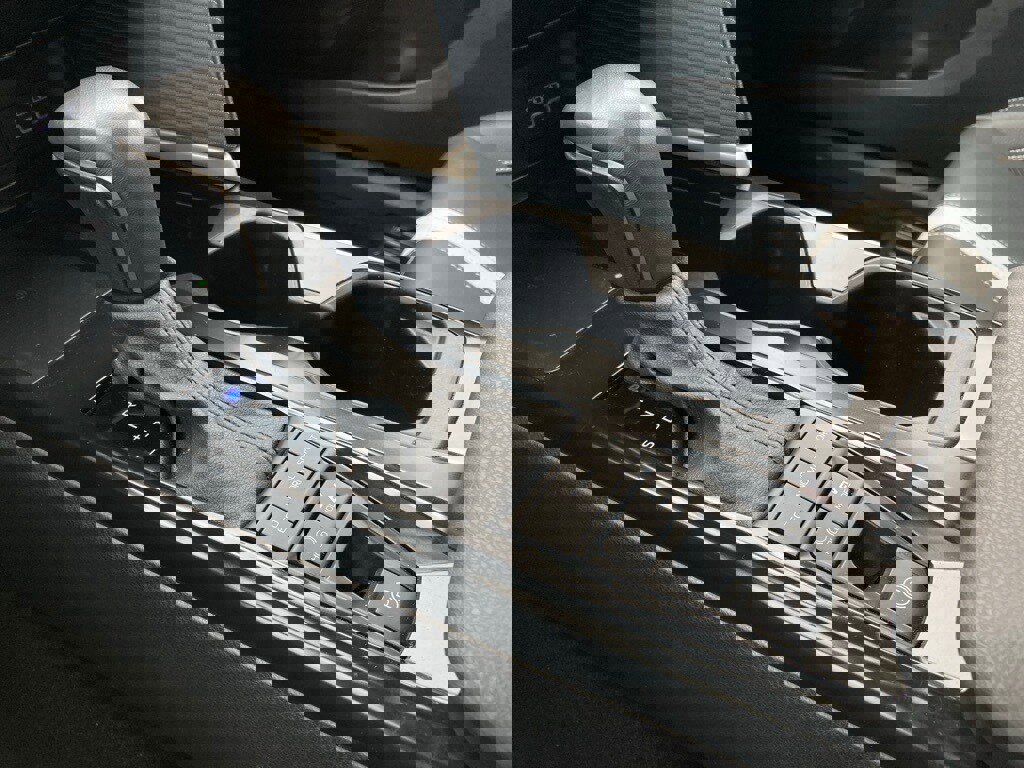 Used 2025 Toyota Camry SE image 24