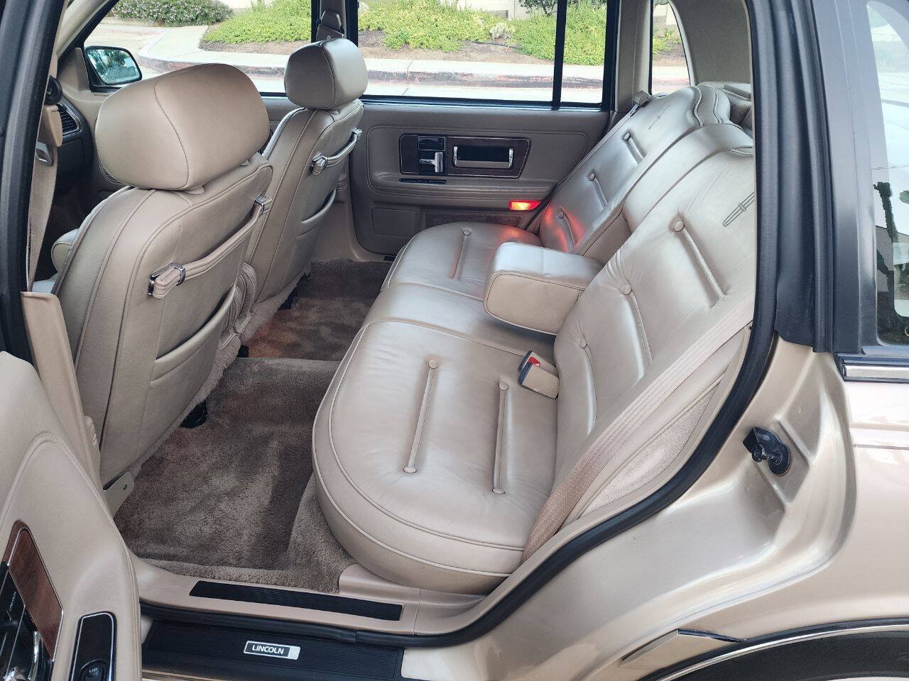 Used 1988 Lincoln Continental Signature FWD image 14