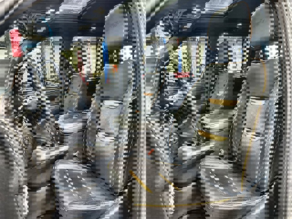 Used 2022 GMC Yukon XL AT4 image 12