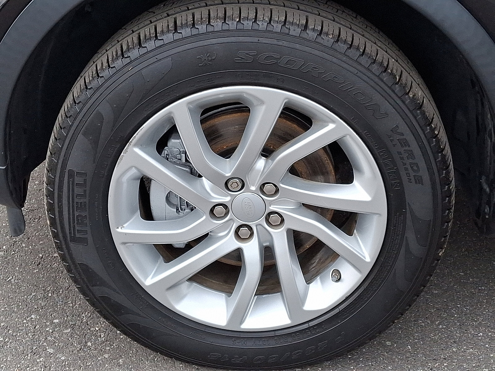 Used 2019 Land Rover Discovery Sport HSE image 28