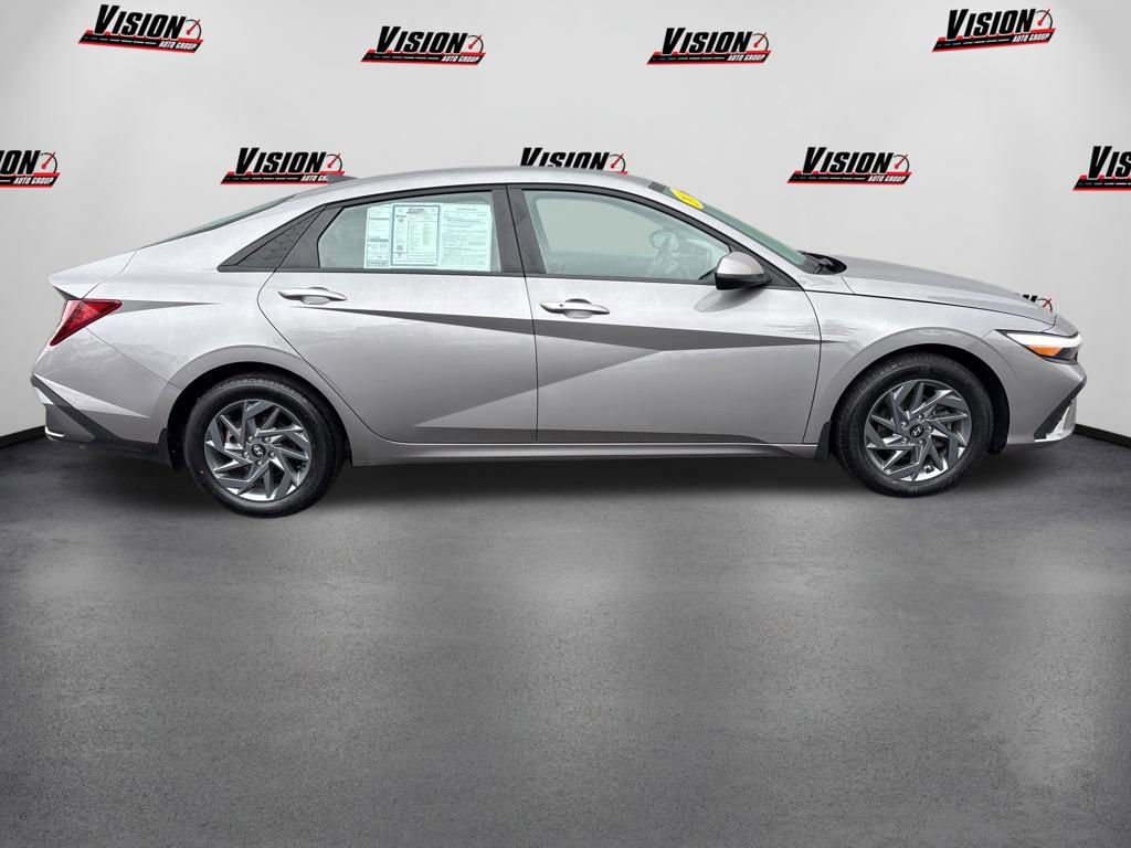 Certified 2024 Hyundai Elantra SEL FWD image 4