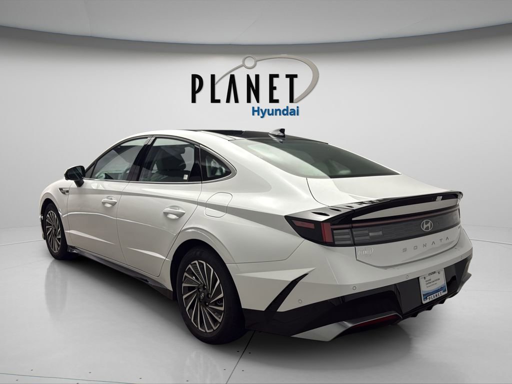 Certified 2025 Hyundai Sonata Limited FWD image 4