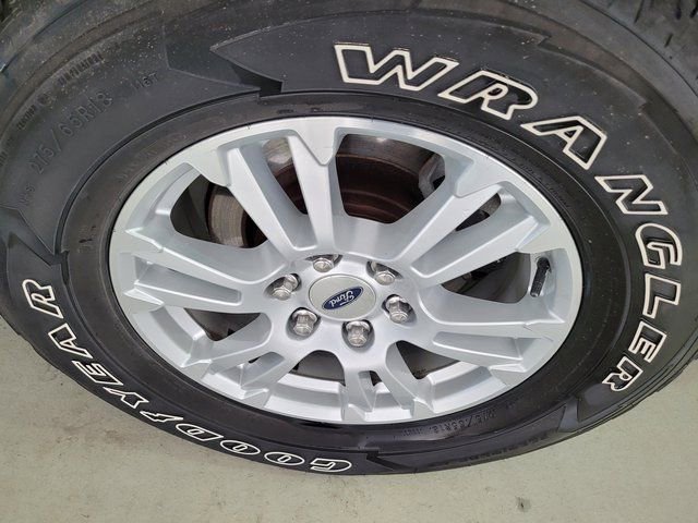 Used 2015 Ford F150 Lariat w/ Max Trailer Tow Package image 24