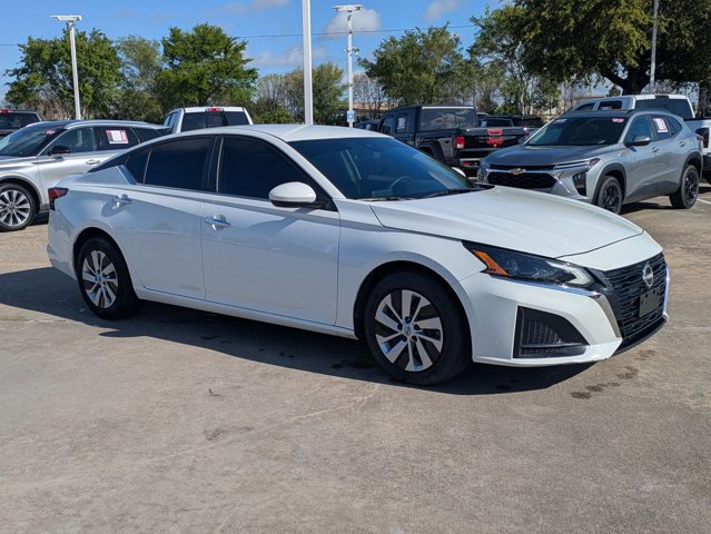 Used 2023 Nissan Altima 2.5 S image 3