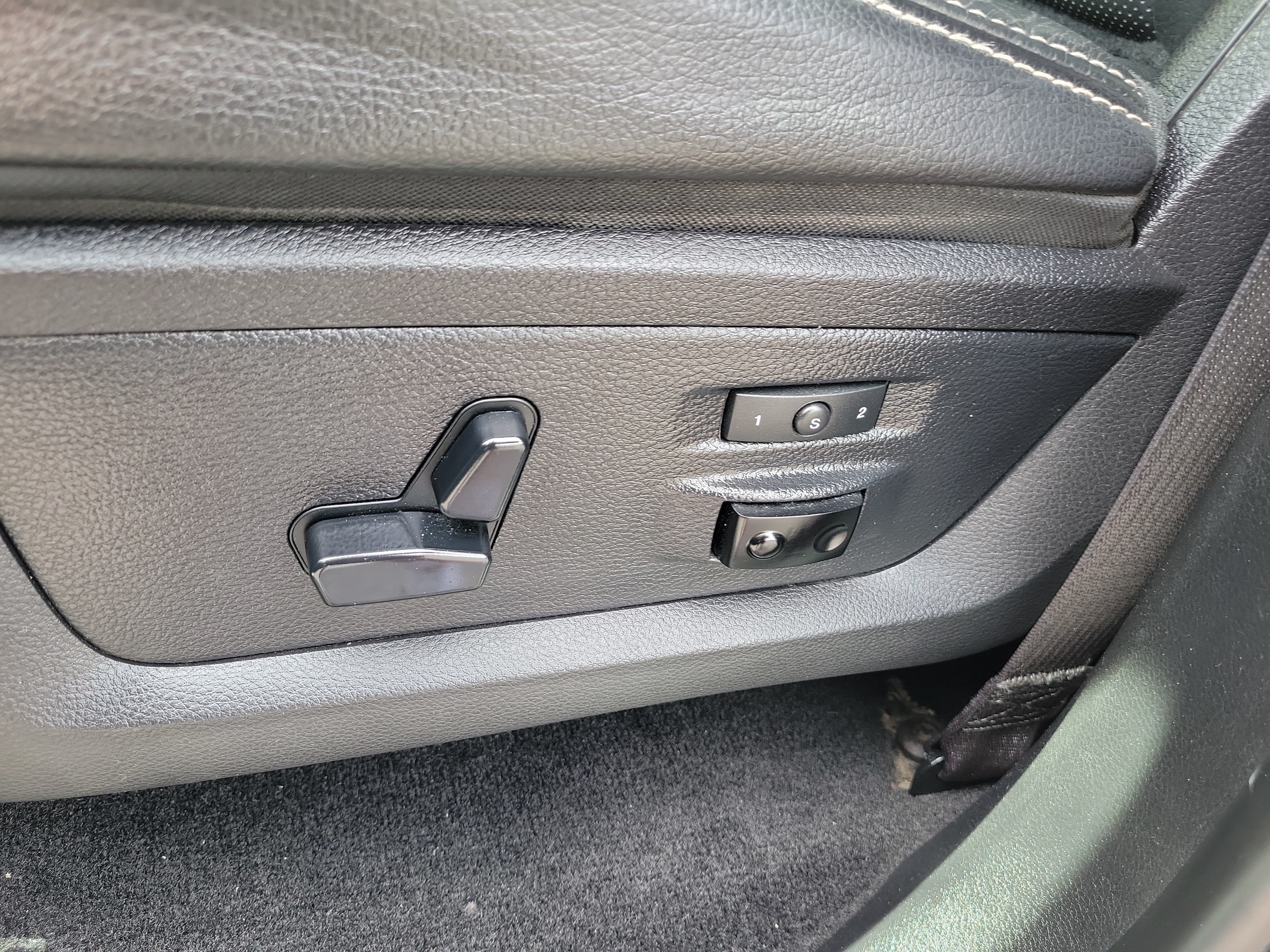 Used 2016 RAM 1500 Laramie AWD/4WD image 18