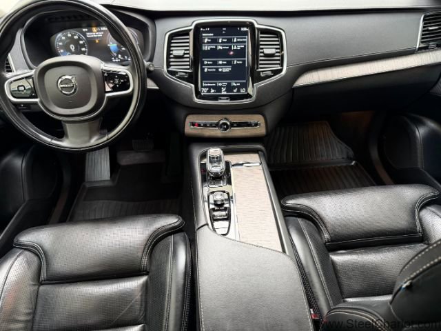 Used 2021 Volvo XC90 T8 Inscription w/ Lounge Package image 10