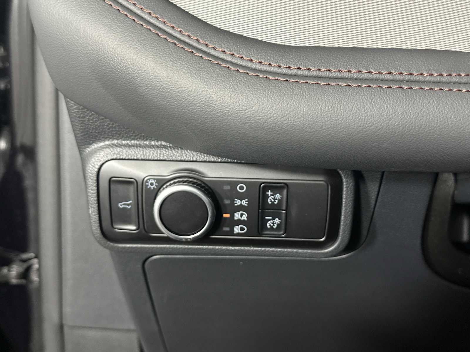 Used 2025 Ford Explorer Active image 22