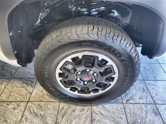 Certified 2025 Toyota Tacoma TRD Off-Road image 10