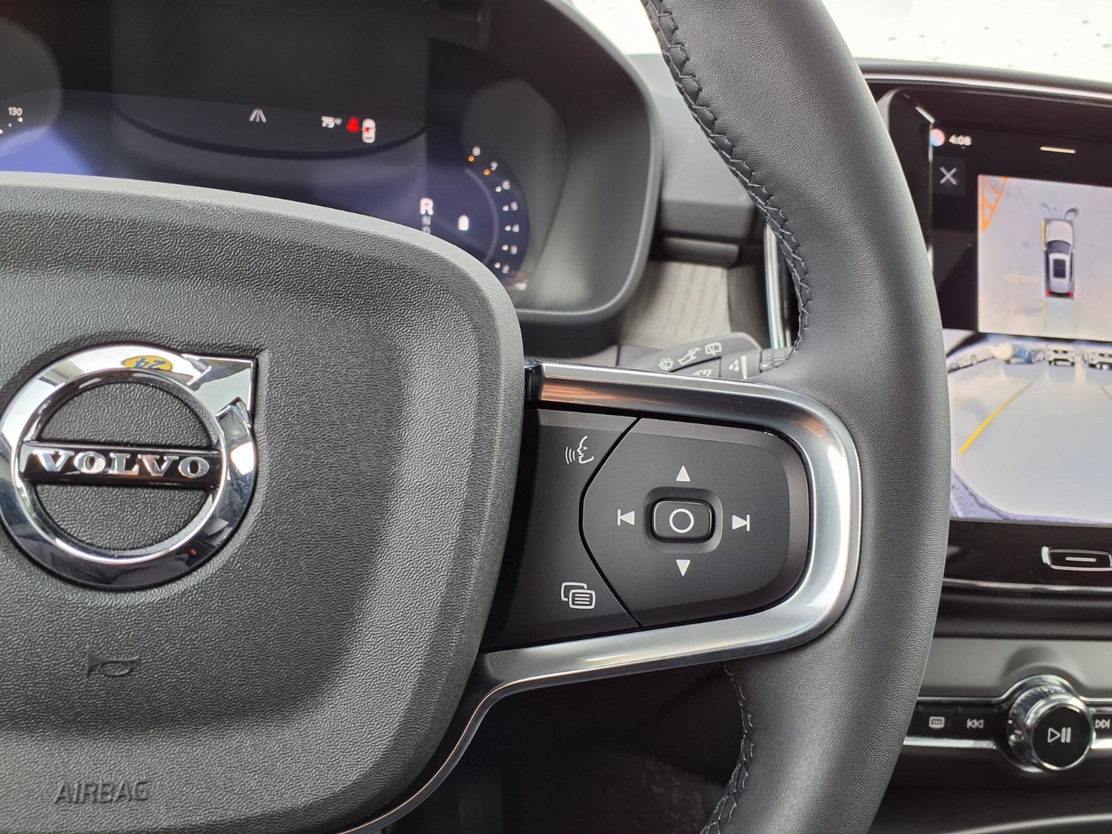 Certified 2025 Volvo XC40 B5 Ultra AWD/4WD image 29