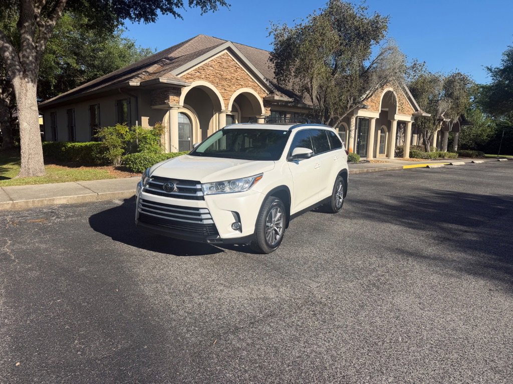 Used 2019 Toyota Highlander XLE image 4