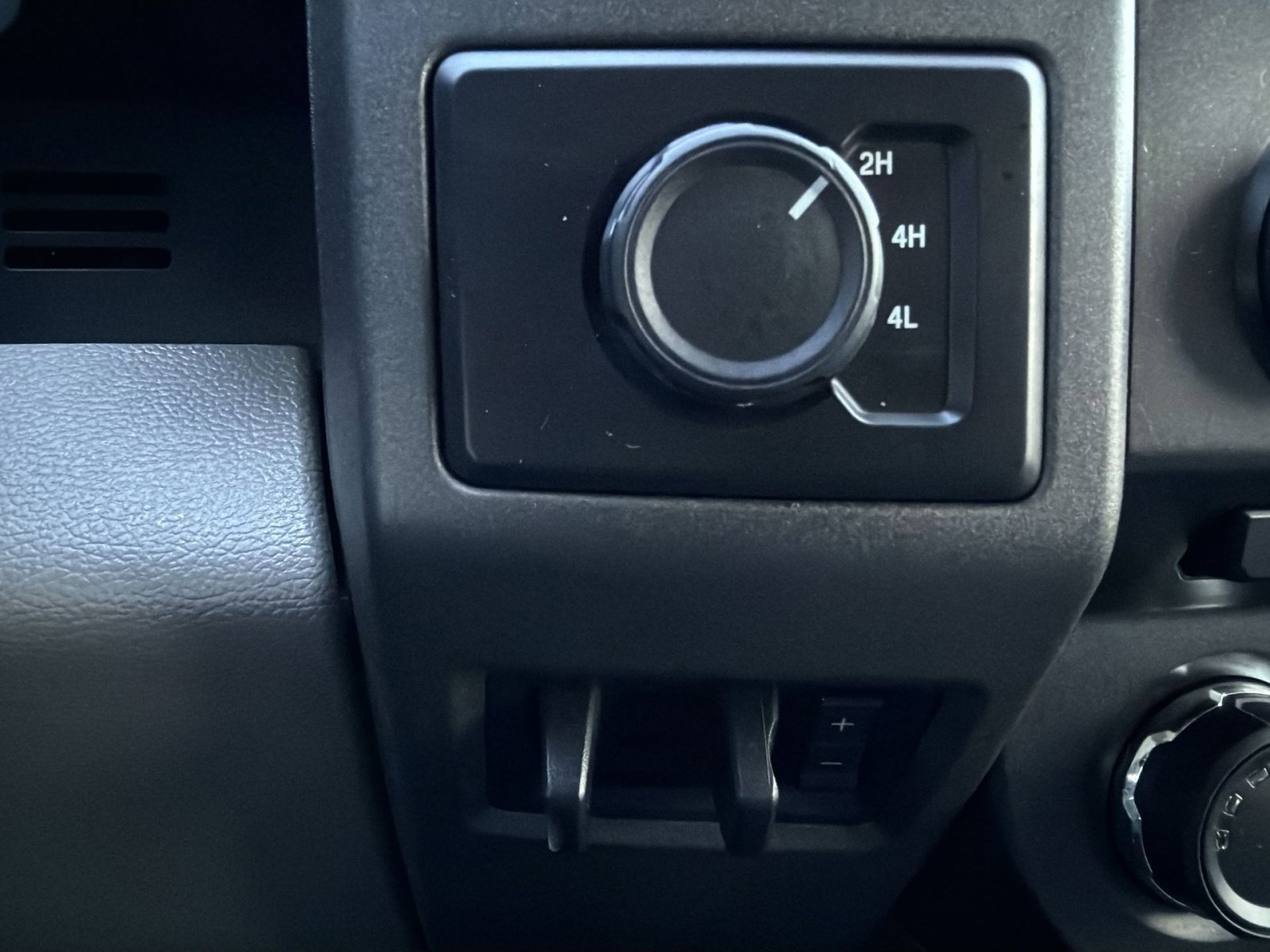 Used 2017 Ford F550 4x4 SuperCab Super Duty image 27