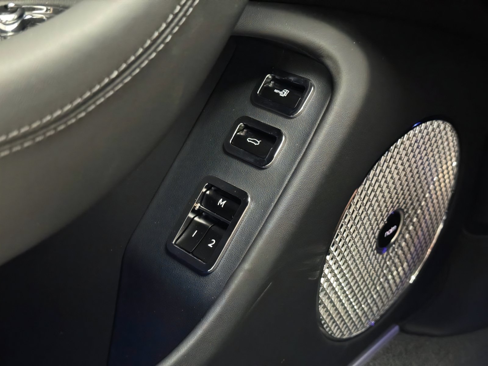 New 2026 Bentley Flying Spur Plug-In Hybrid AWD/4WD image 12