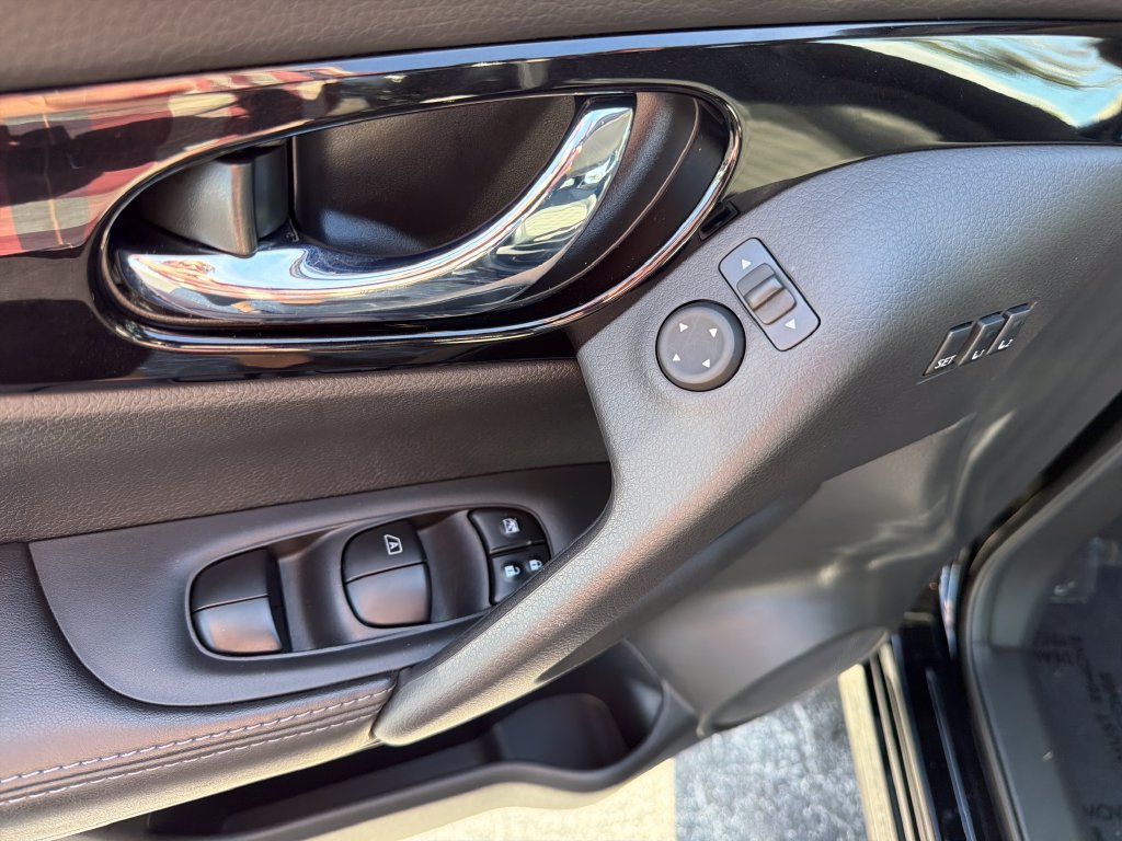 Used 2022 Nissan Rogue Sport SV w/ Technology Package AWD/4WD image 18