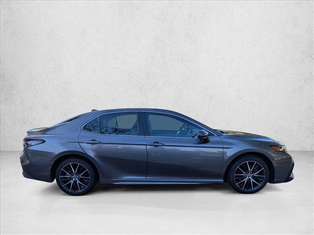 Used 2021 Toyota Camry SE image 4