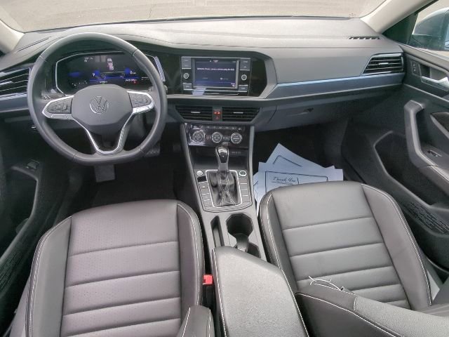 Used 2024 Volkswagen Jetta SE FWD image 16