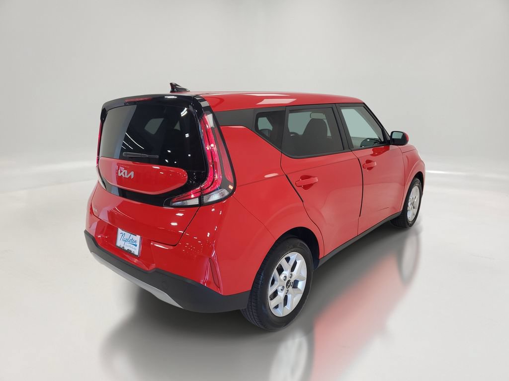 Certified 2025 Kia Soul LX w/ LX Technology Package FWD image 5