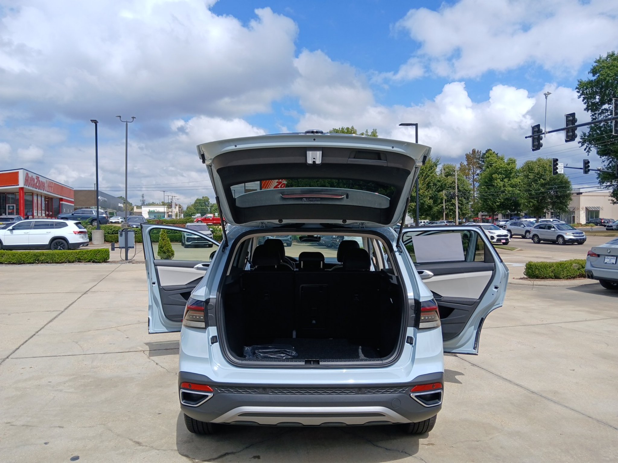 New 2027 Volkswagen Taos SE FWD image 21