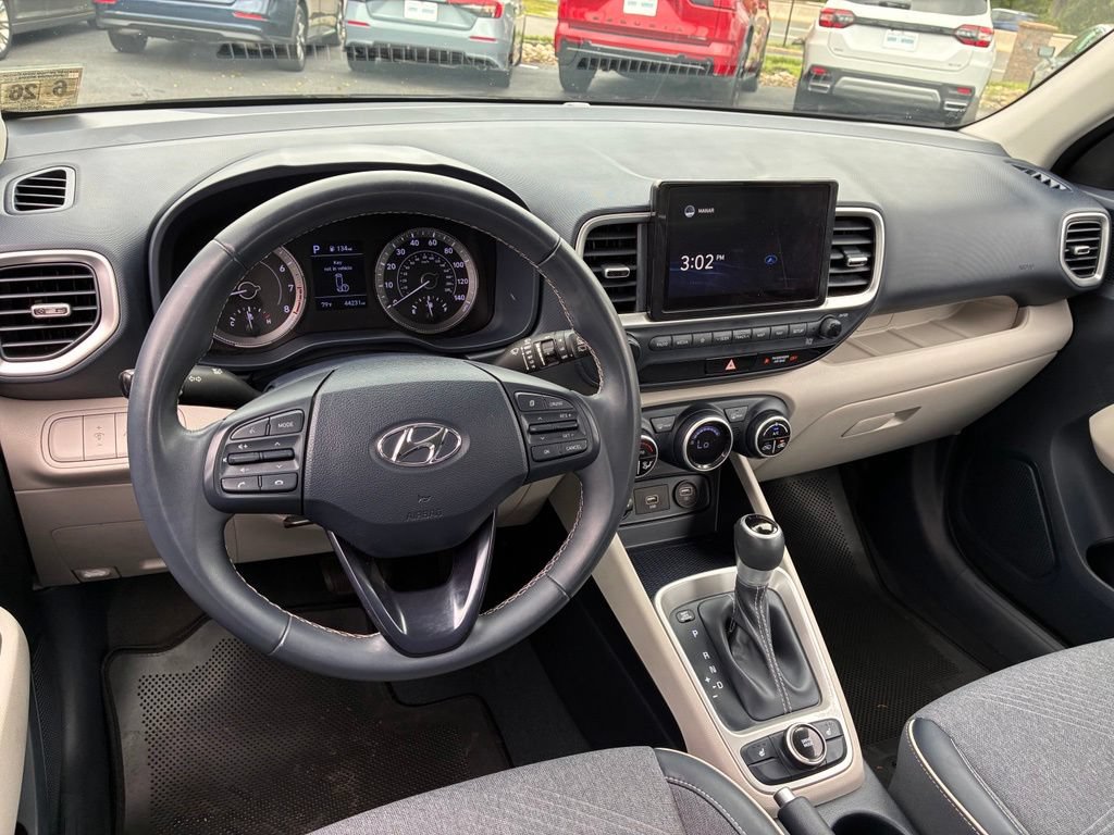 Used 2021 Hyundai Venue FWD image 25