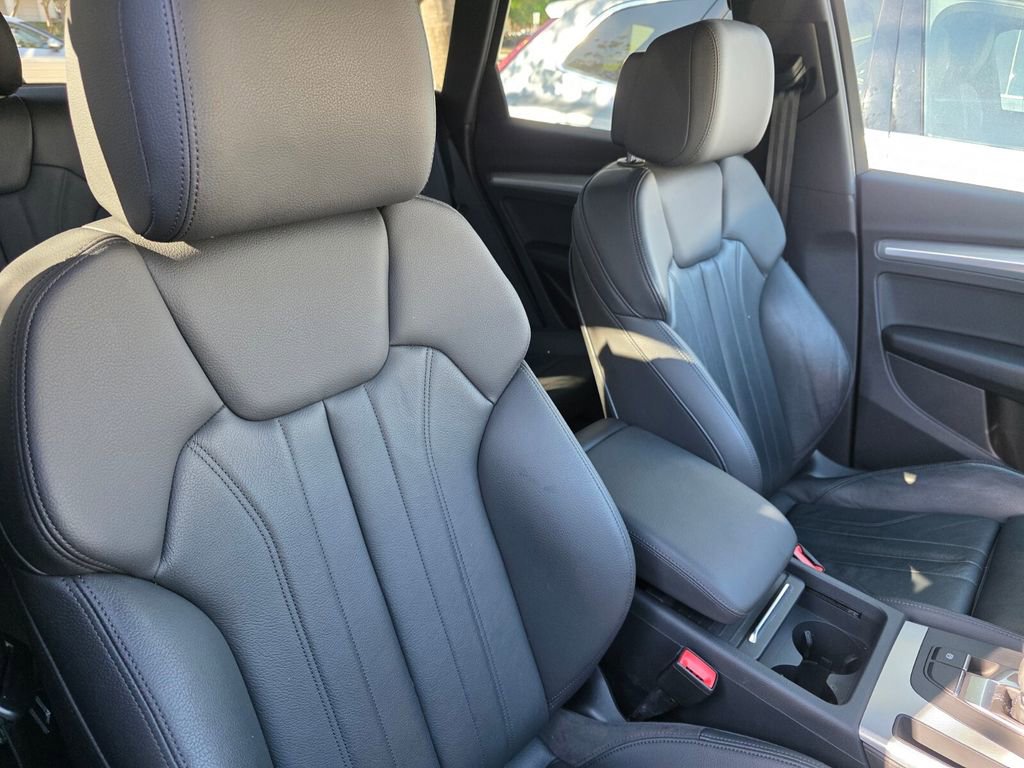 Used 2020 Audi Q5 2.0T Premium w/ Titanium Sport Package image 29
