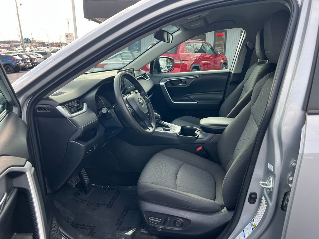Used 2022 Toyota RAV4 XLE image 10