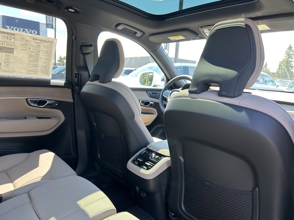 New 2026 Volvo XC90 B6 Plus w/ Protection Package Premier image 8
