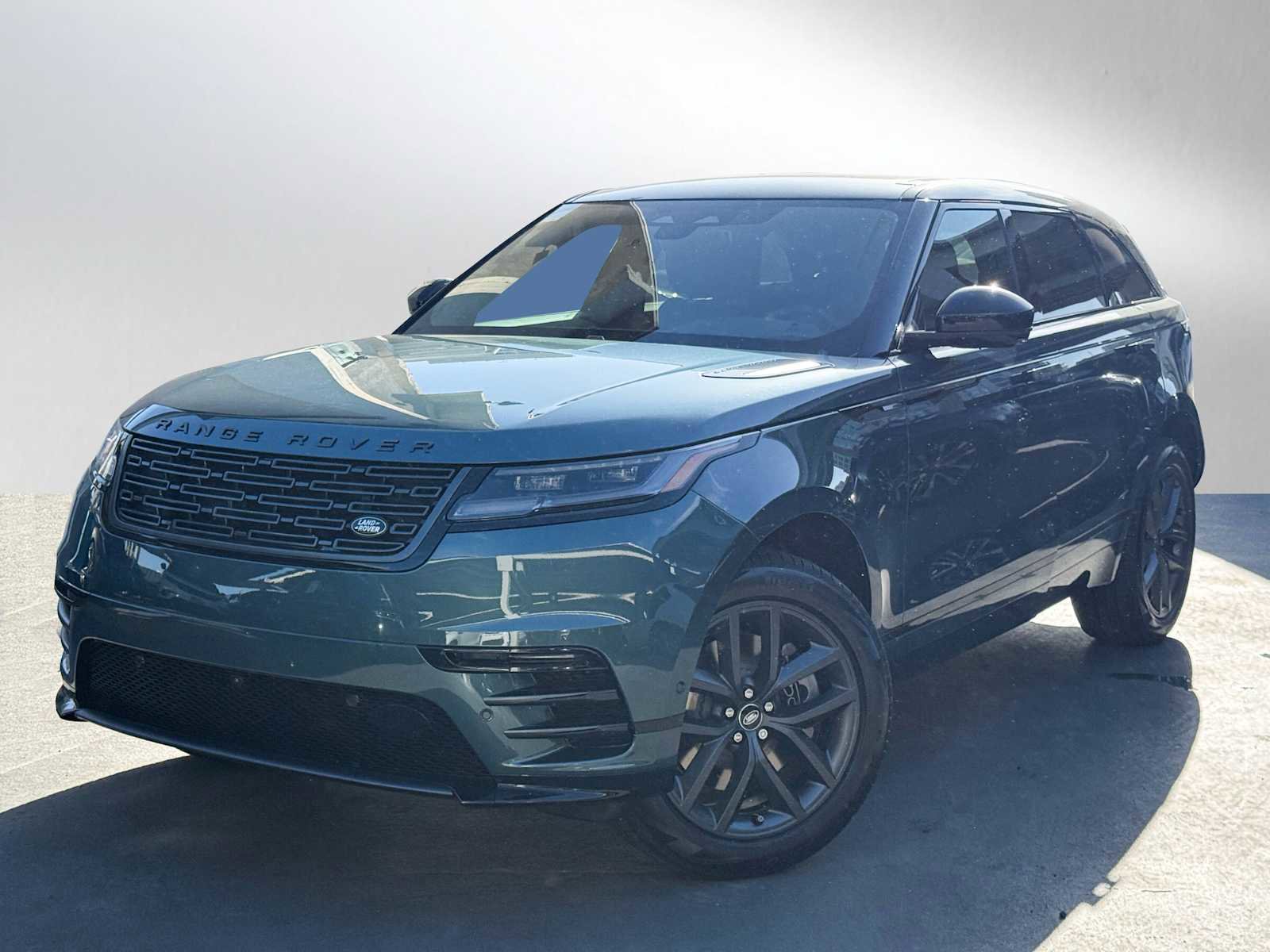 New 2026 Land Rover Range Rover Velar Dynamic SE image 1