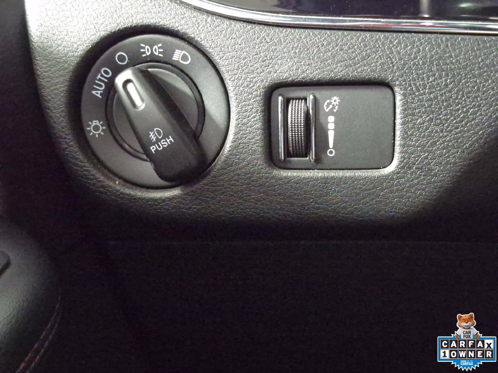 Used 2020 Dodge Grand Caravan SE FWD image 18