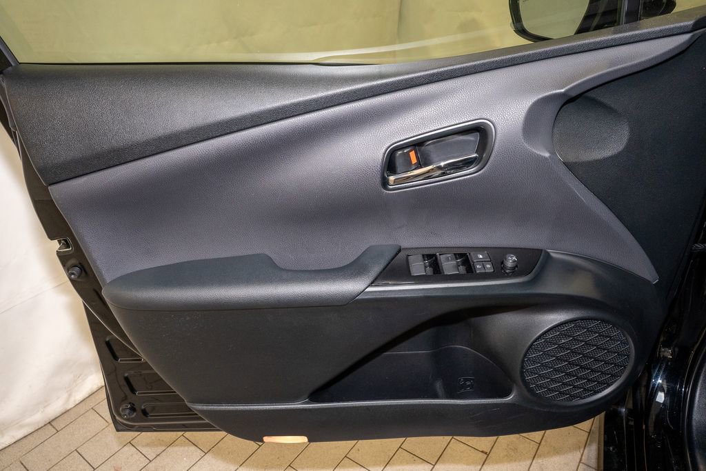 Used 2021 Toyota Prius LE image 11