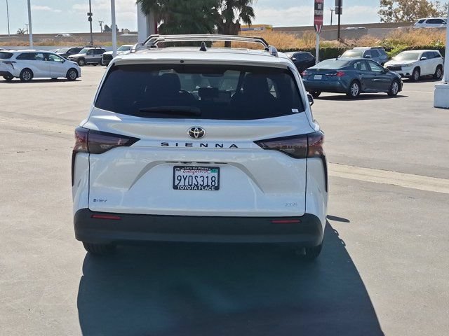 Used 2026 Toyota Sienna XLE FWD image 10