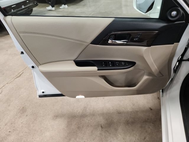 Used 2016 Honda Accord EX-L image 22